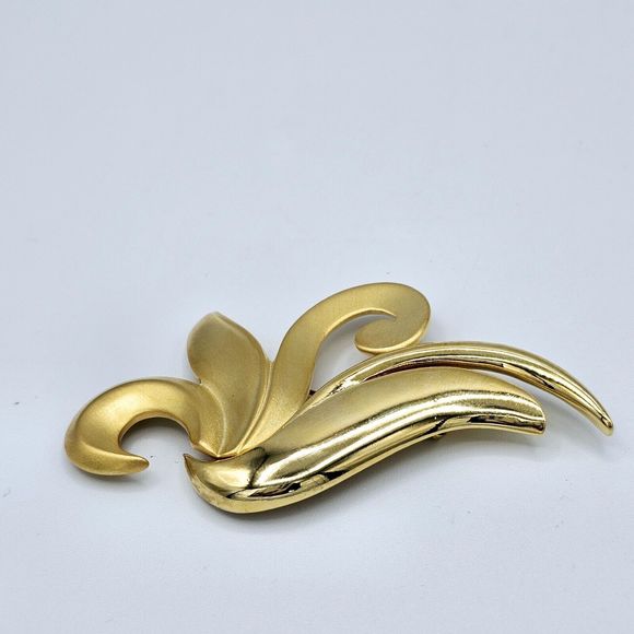 Casual Corner Floral Swirl Brooch Vintage Modernist Statement Gold Tone Pin - Picture 5 of 9